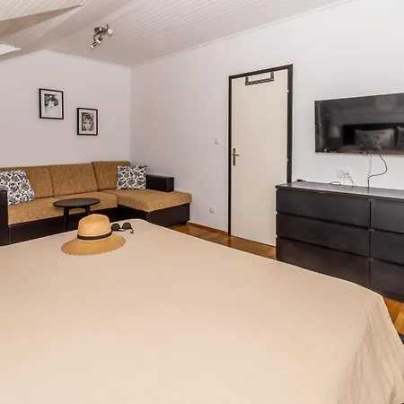 Apartment Dube *
