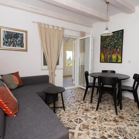 Apartment Dube *